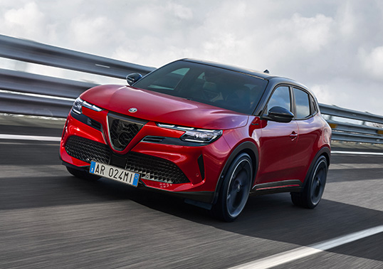 Alfa Romeo Junior Elettrica Izjemen nadzor