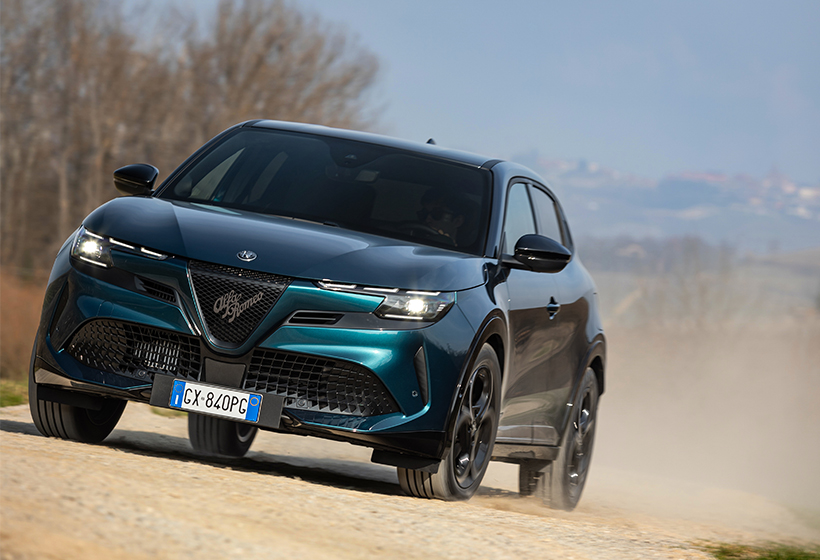 Alfa Romeo Junior Ibrida MOČ Q4